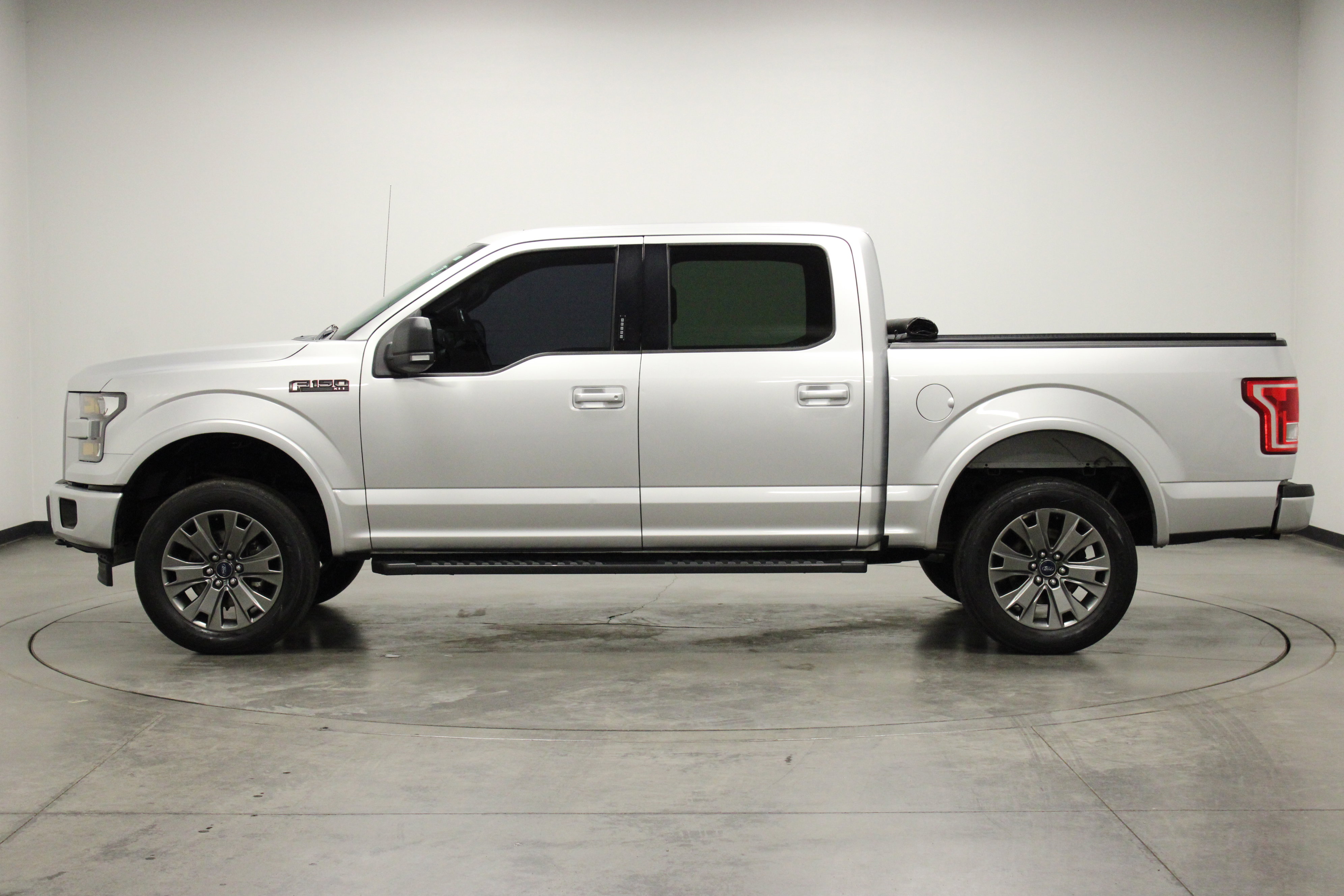 Used 2017 Ford F150 XLT w/ Equipment Group 302A Luxury image 5