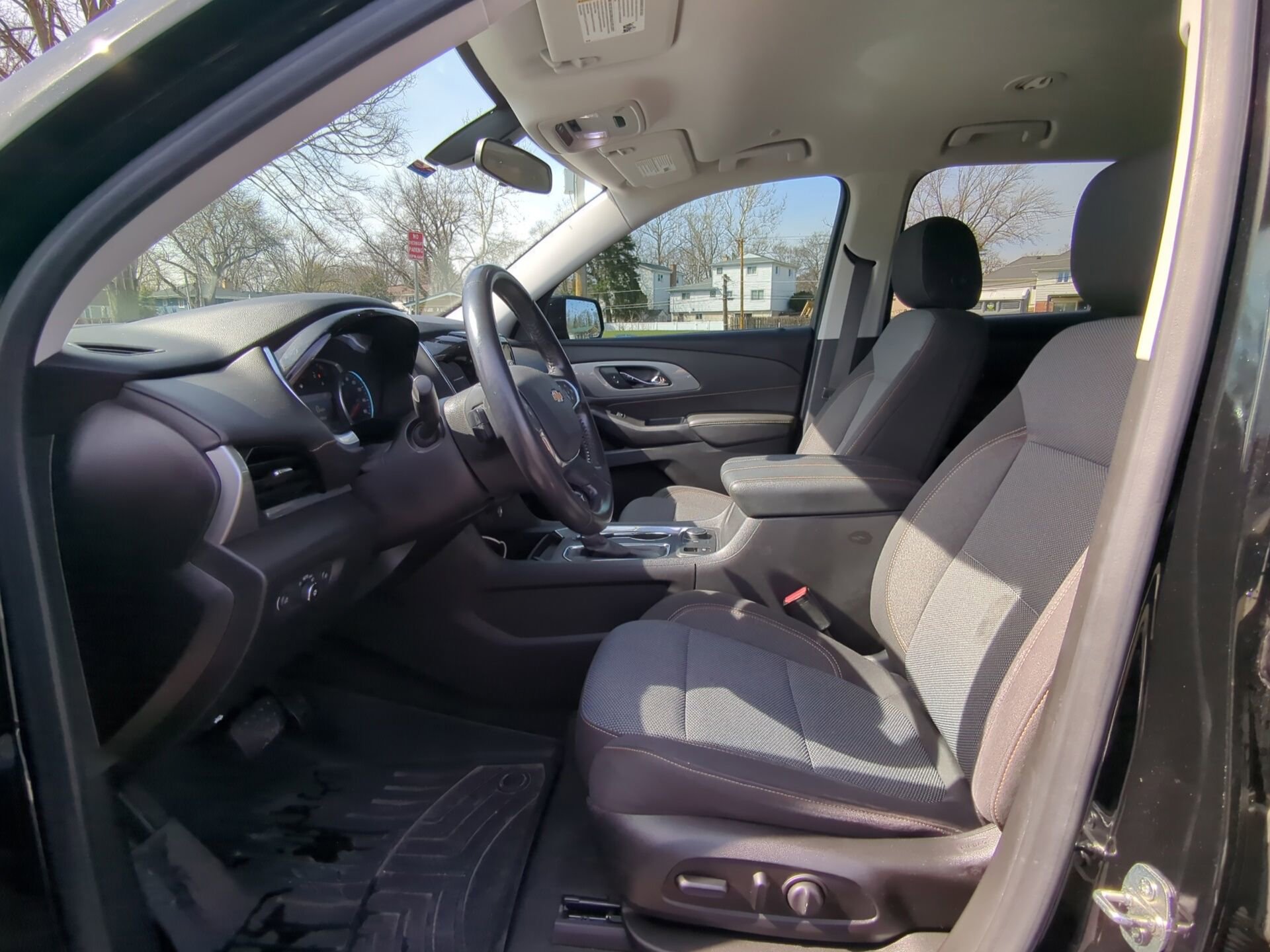 Used 2020 Chevrolet Traverse LT image 14