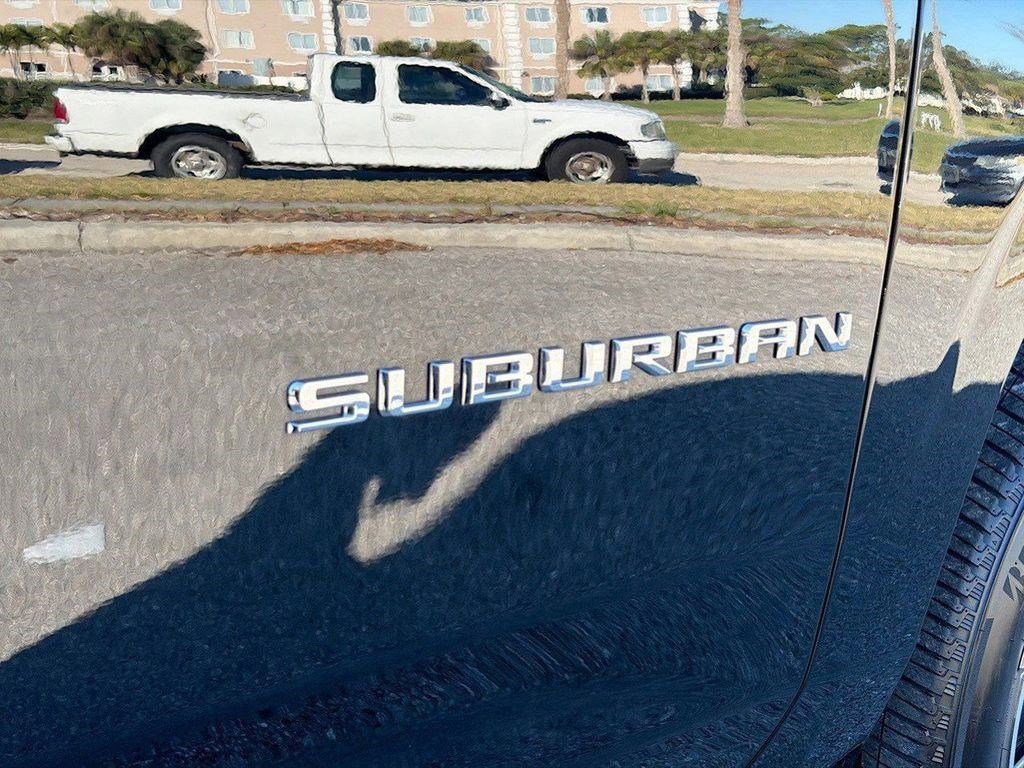 Used 2025 Chevrolet Suburban High Country RWD image 12