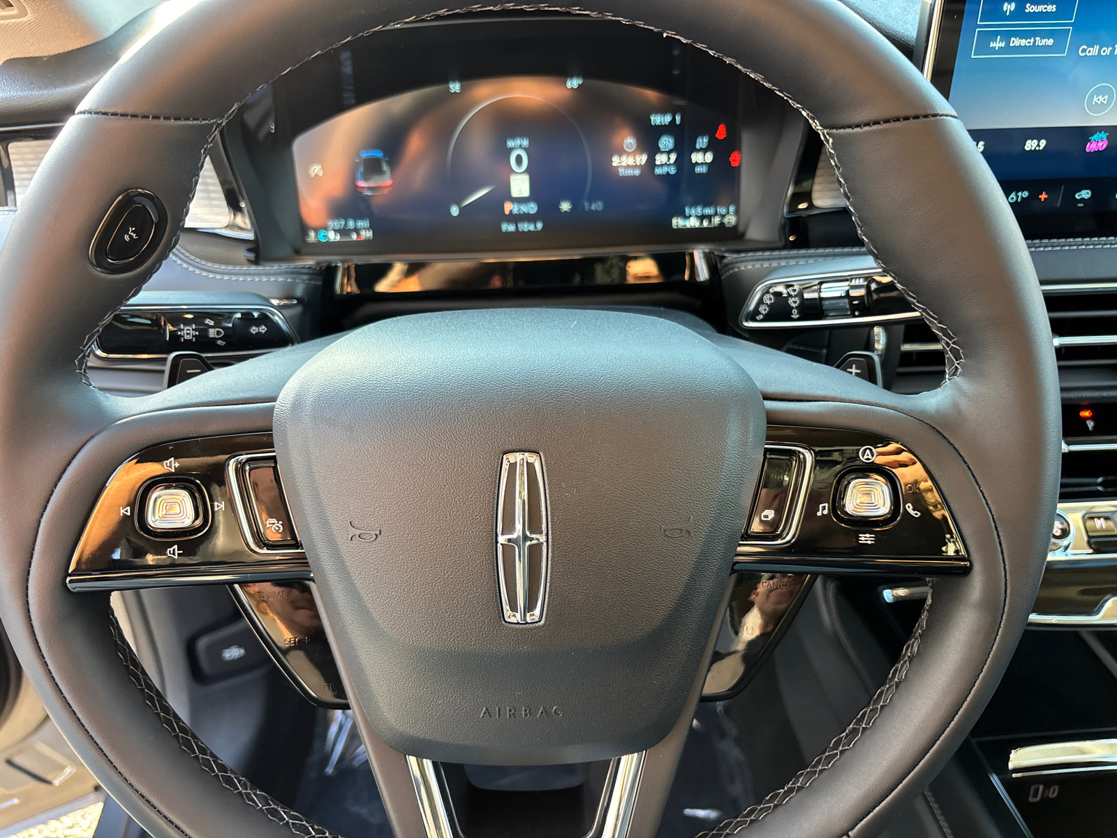 New 2025 Lincoln Corsair AWD image 16