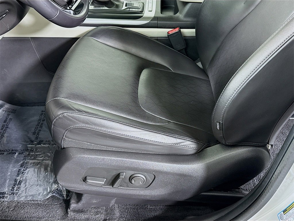 Used 2023 Kia Carnival LX image 24