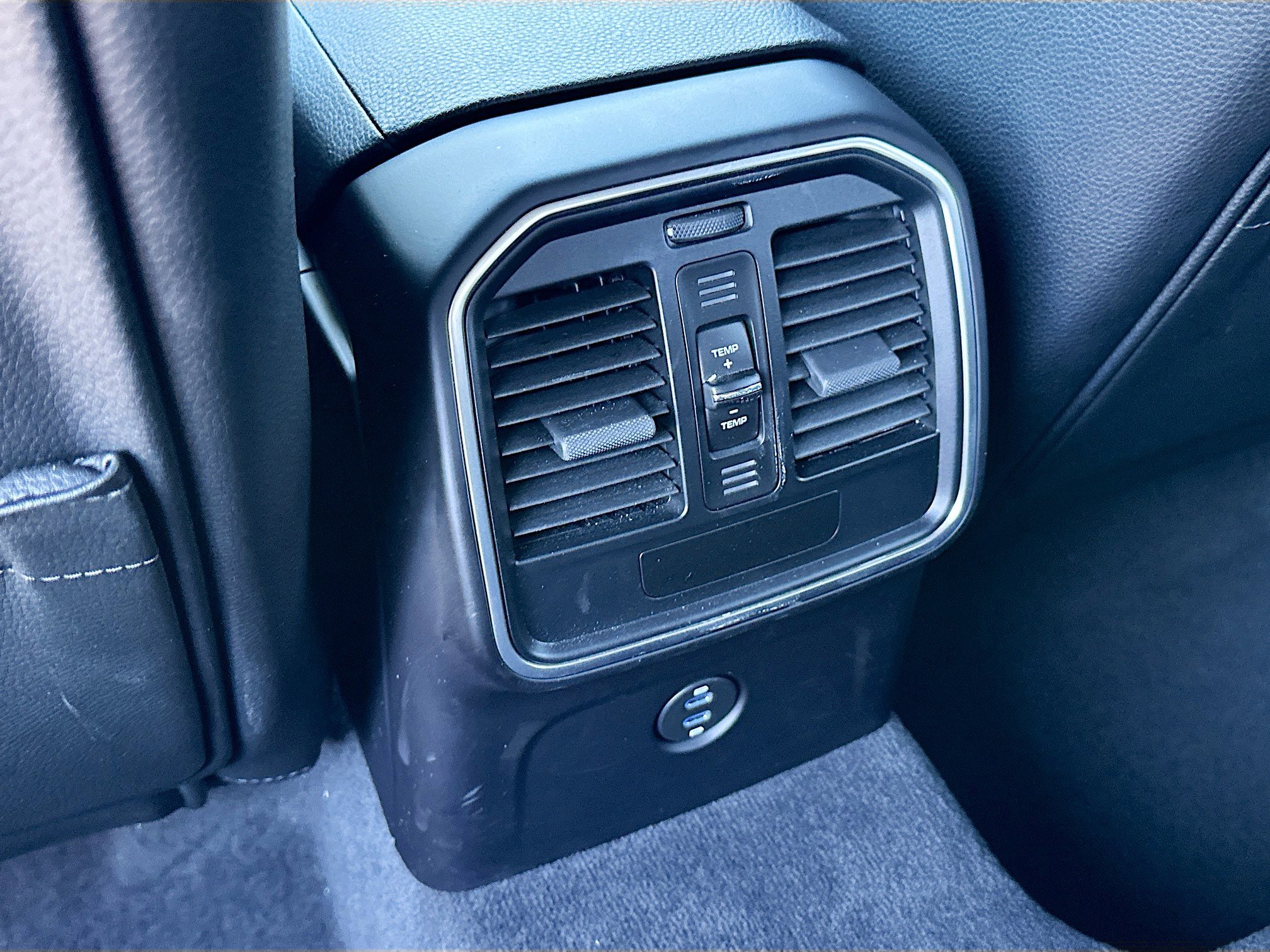 Used 2024 Porsche Macan image 24