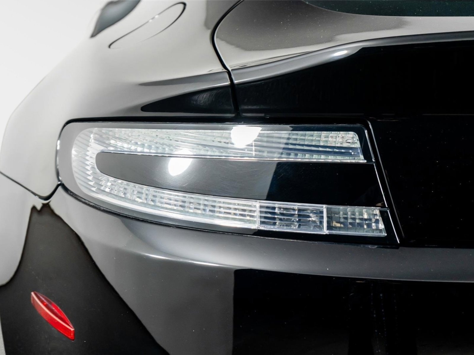 Used 2015 Aston Martin V8 Vantage GT image 12