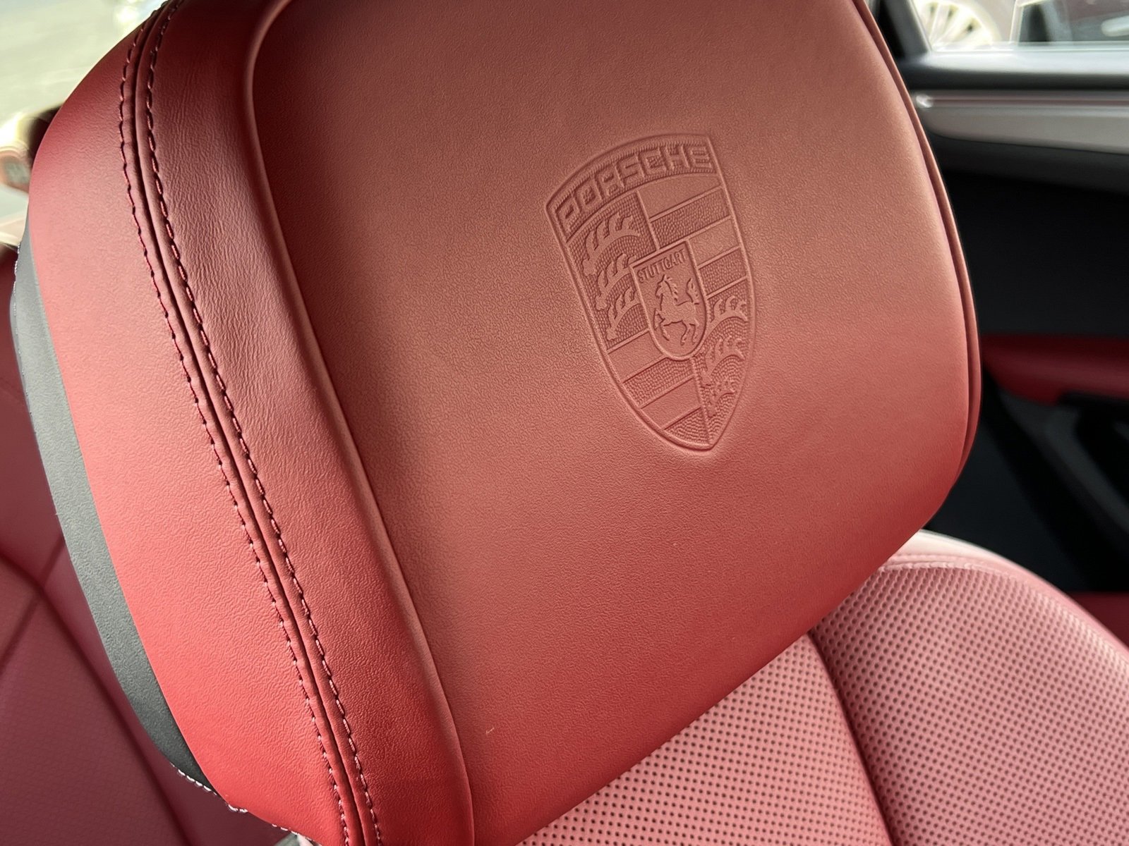 Certified 2024 Porsche Macan image 34