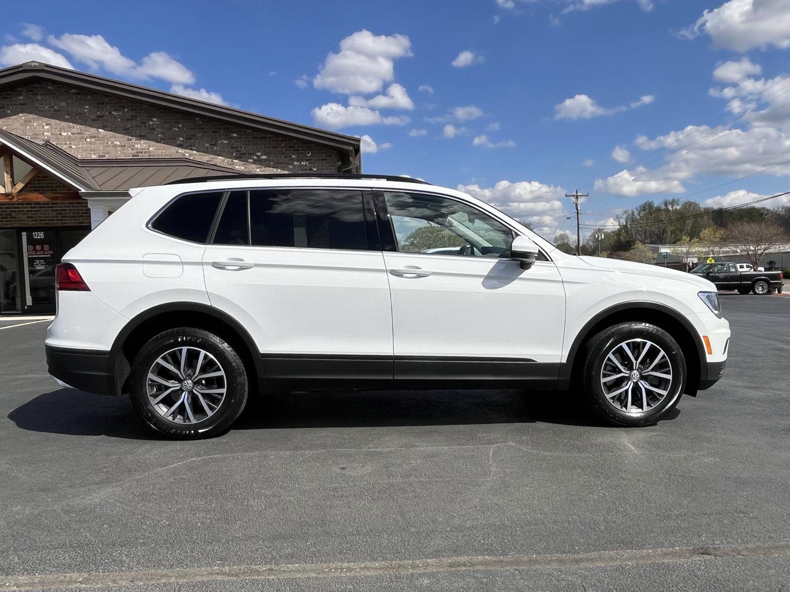 Used 2019 Volkswagen Tiguan SE w/ Panoramic Sunroof Package image 25