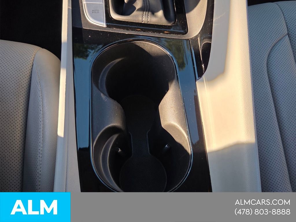 Used 2024 Hyundai Elantra Limited image 21