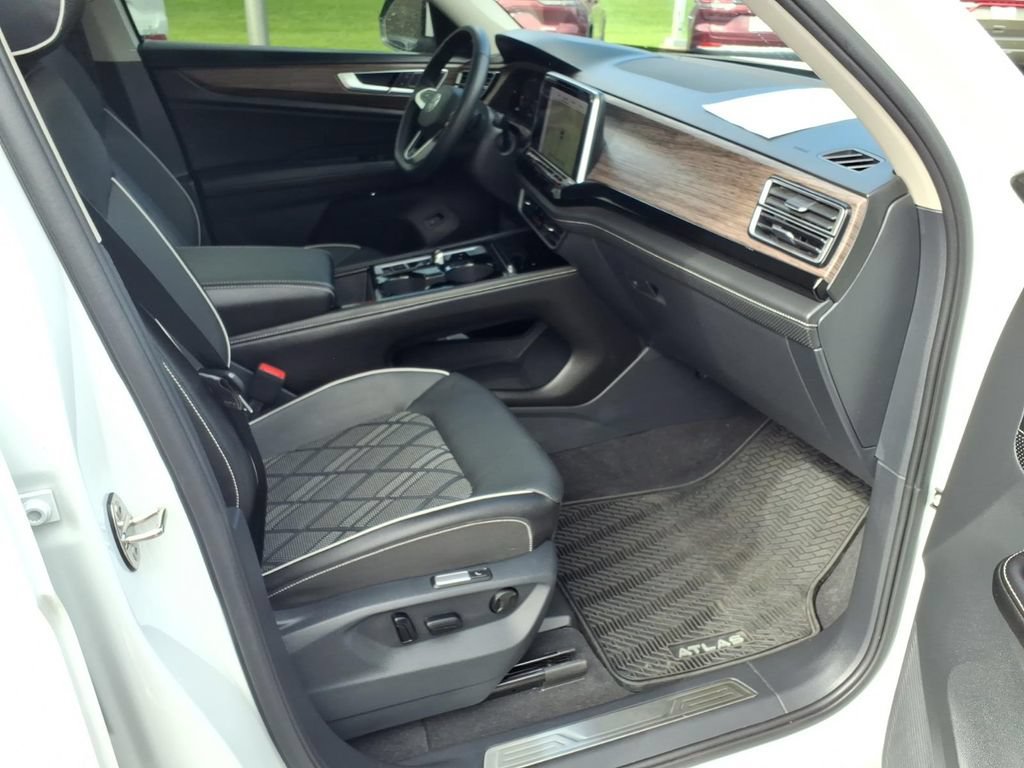 Used 2025 Volkswagen Atlas SEL Premium R-Line AWD/4WD image 31