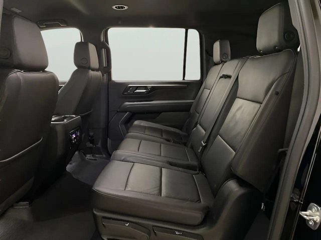 Used 2025 Chevrolet Suburban LT RWD image 22