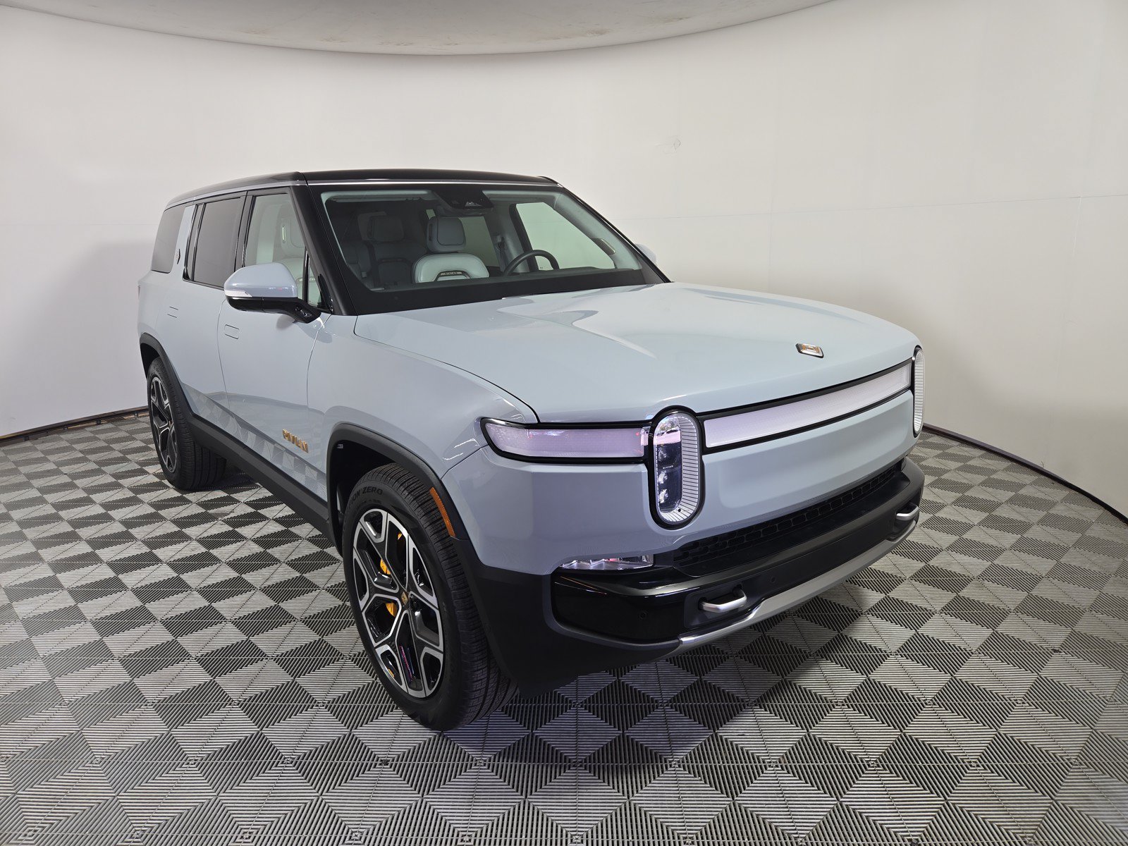 Used 2024 Rivian R1S Adventure AWD/4WD image 7