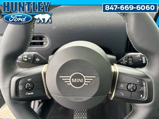 Used 2025 MINI Cooper 4-Door Hardtop image 24
