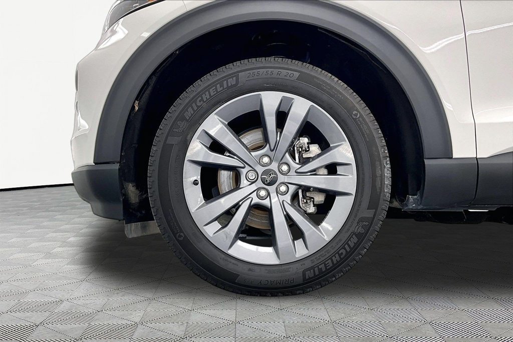 Certified 2024 Ford Explorer XLT AWD/4WD image 9