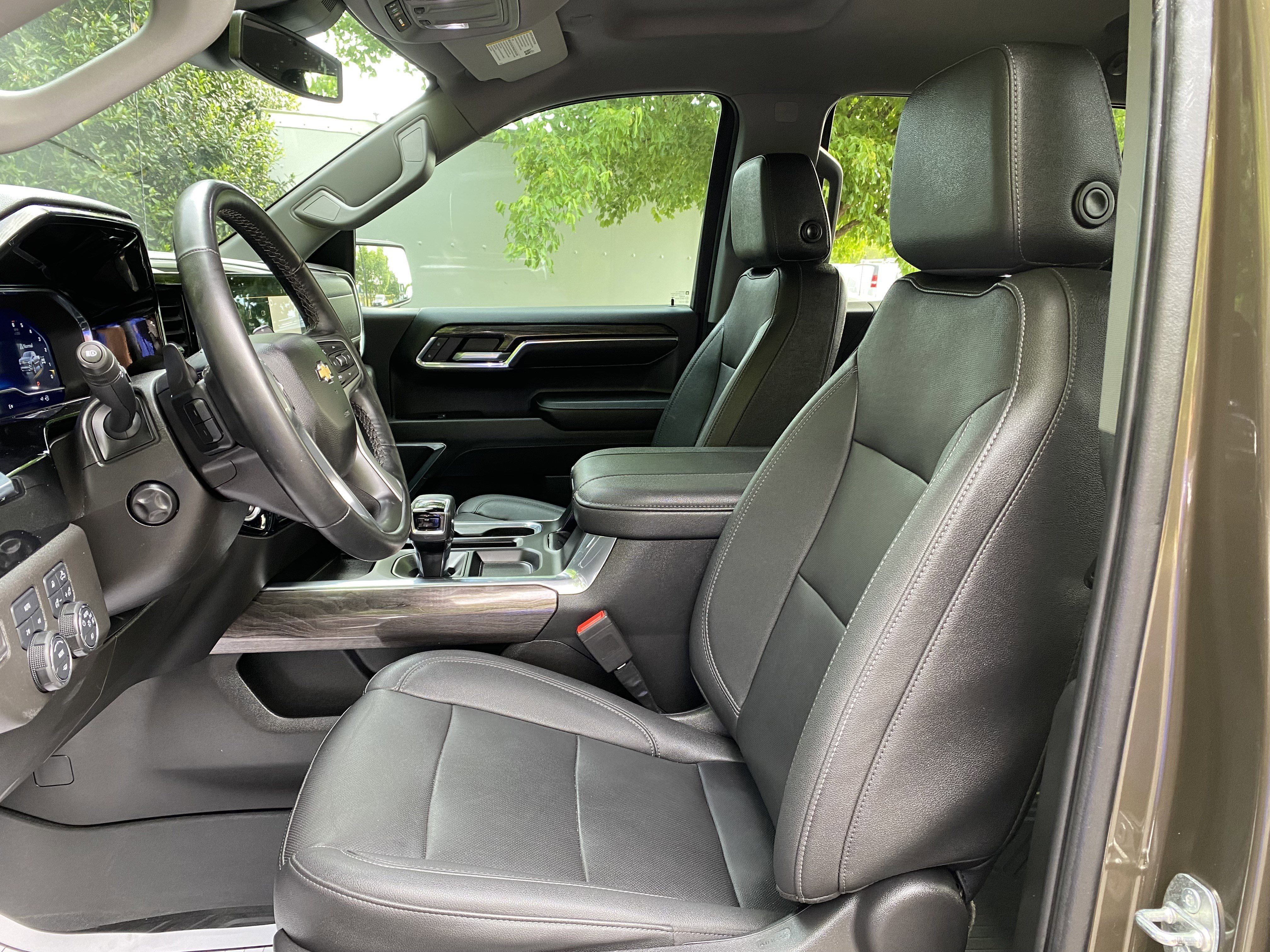 Used 2023 Chevrolet Silverado 1500 LTZ AWD/4WD image 16