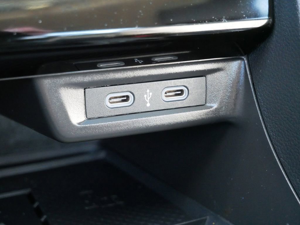 Used 2025 Volkswagen Jetta SE image 21