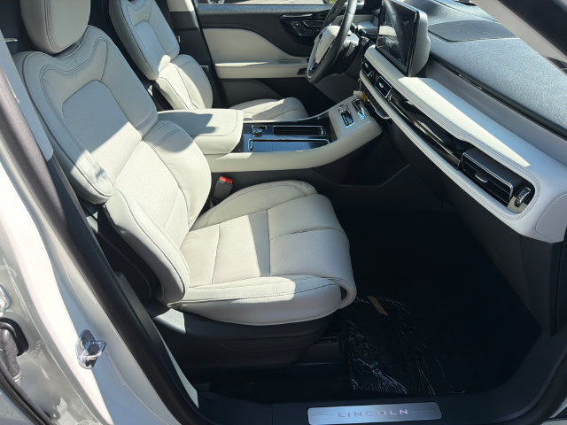 New 2027 Lincoln Aviator Reserve w/ Luxury Package RWD image 14