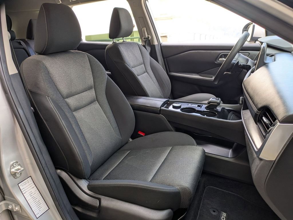 Used 2024 Nissan Rogue SV image 28