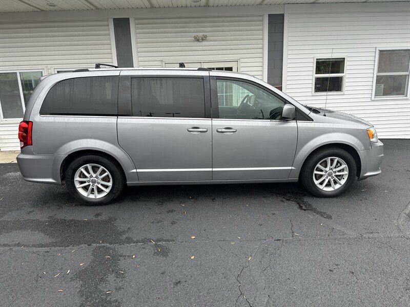 Used 2020 Dodge Grand Caravan SXT FWD image 12
