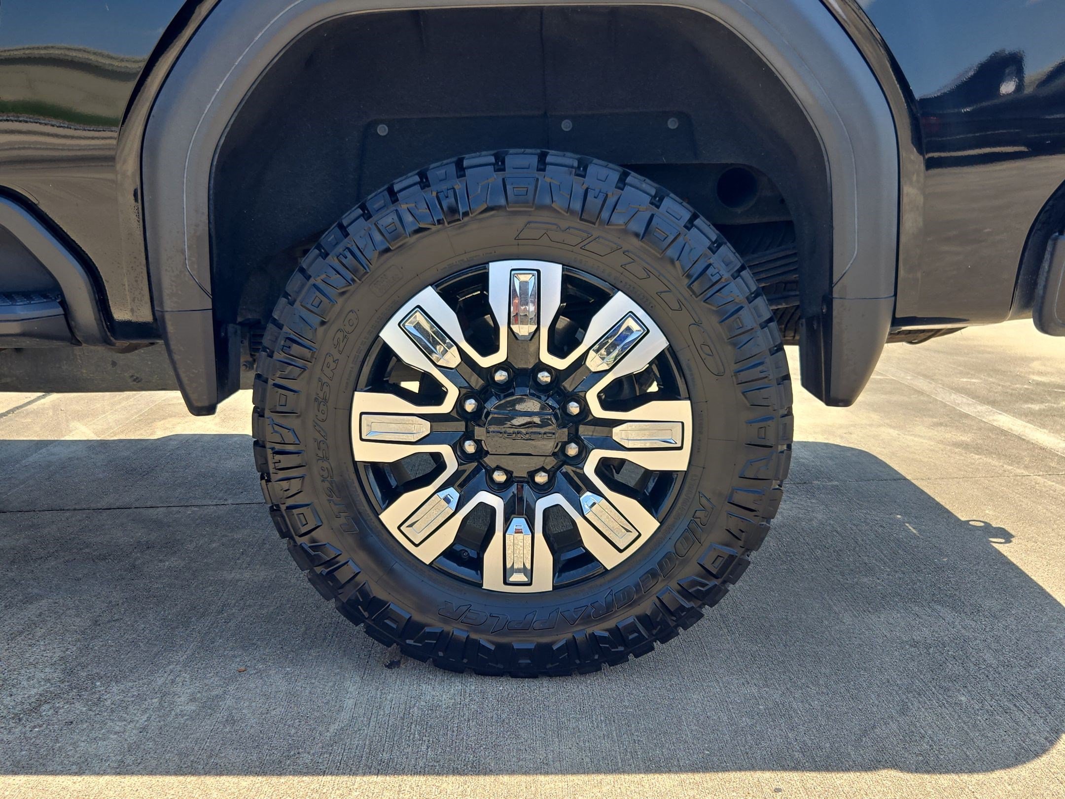 Used 2024 GMC Sierra 2500 Denali w/ Denali Reserve Package AWD/4WD image 13