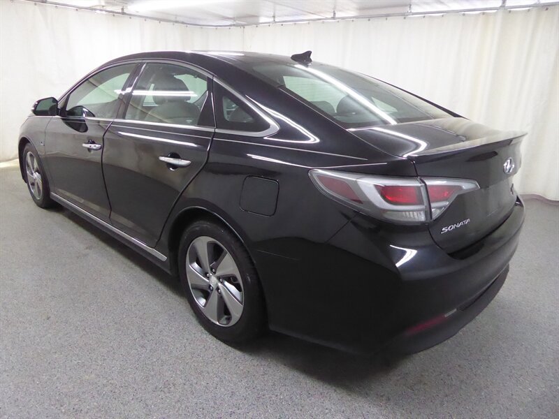 Used 2017 Hyundai Sonata Limited w/ Ultimate Package 02 FWD image 5