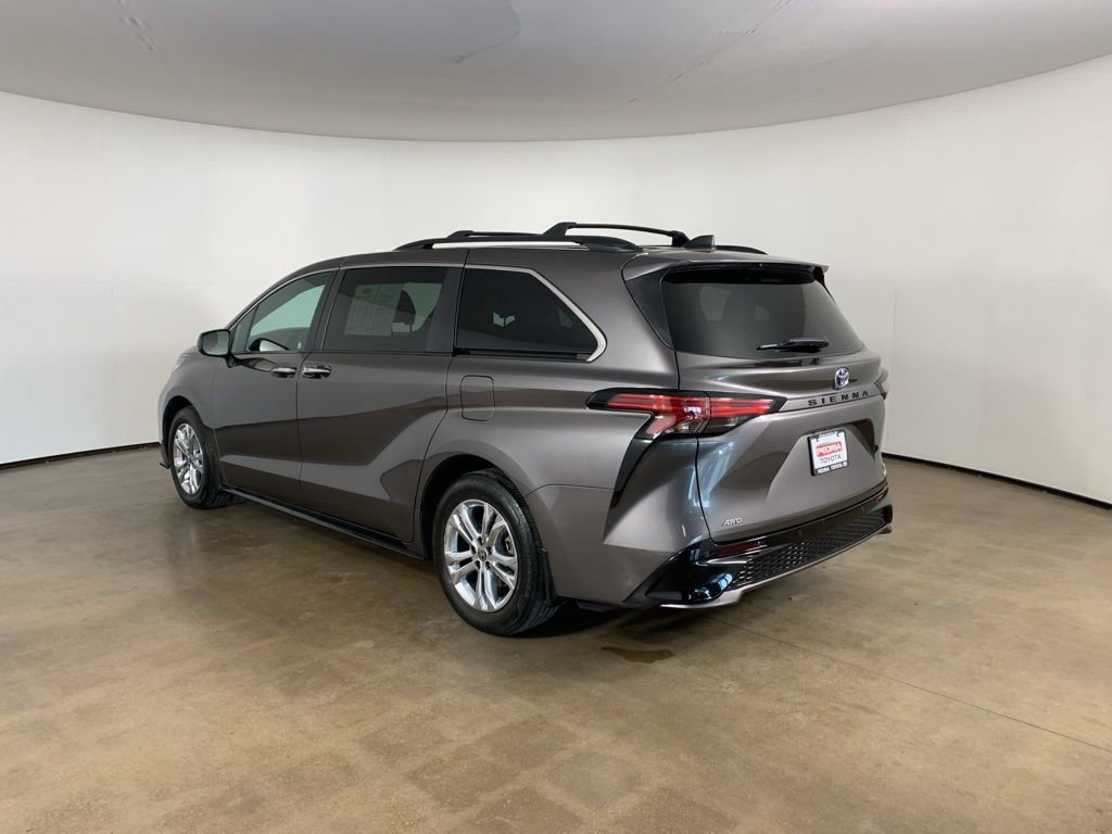 Used 2022 Toyota Sienna XSE image 15