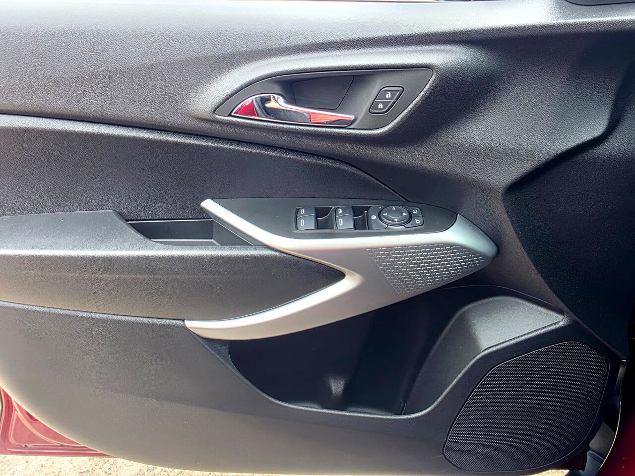 Used 2025 Chevrolet Trax RS w/ Driver Confidence Package image 11