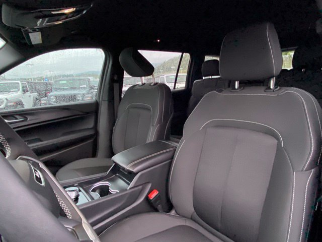 Used 2025 Jeep Grand Cherokee L Laredo AWD/4WD image 14