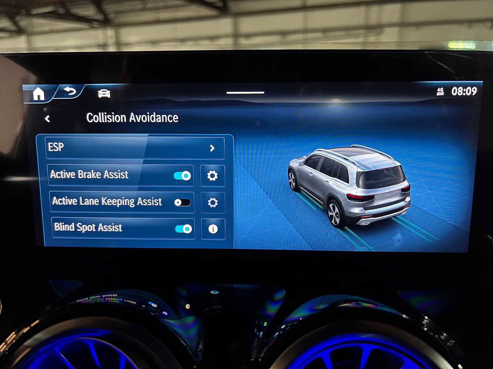 Used 2025 Mercedes-Benz GLB 250 4MATIC image 29