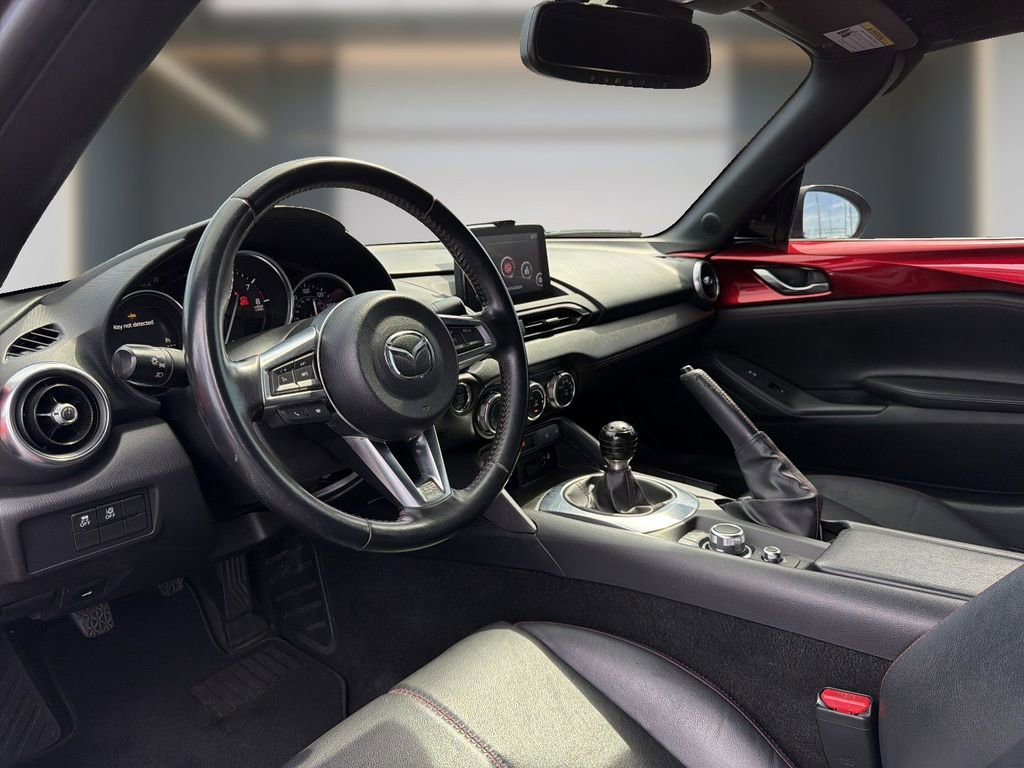 Used 2019 MAZDA MX-5 Miata Grand Touring w/ GT-S Package RWD image 11