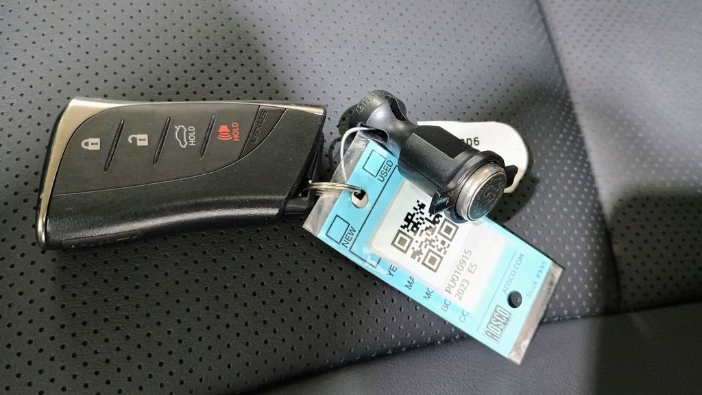 Used 2023 Lexus ES 250 w/ Premium Package image 26