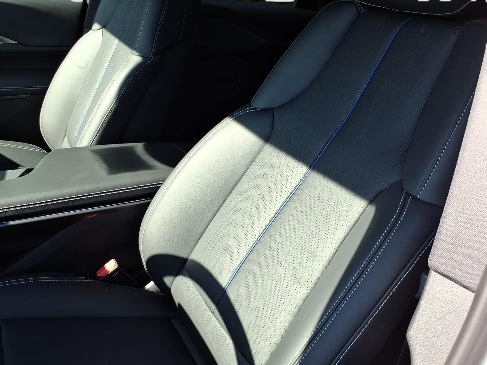 New 2027 Cadillac Lyriq Sport RWD image 12