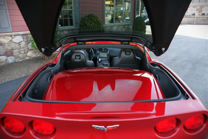 Used 2012 Chevrolet Corvette Grand Sport w/ 2LT Preferred Equipment Group RWD image 9