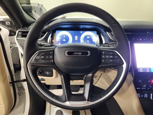 Used 2024 Jeep Grand Cherokee Limited w/ Black Appearance Package image 21