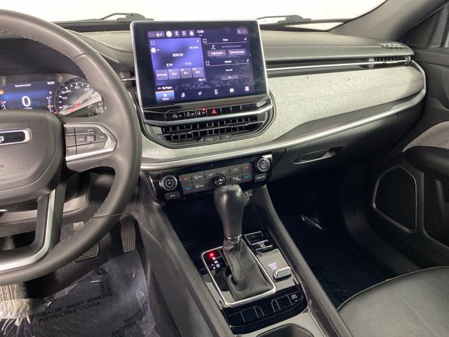 Used 2023 Jeep Compass Latitude w/ Convenience Group AWD/4WD image 29