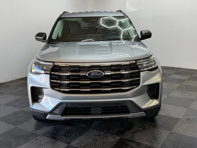 Used 2025 Ford Explorer Active AWD/4WD image 4