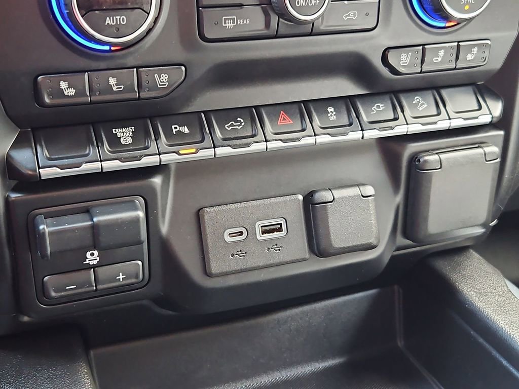 Used 2021 Chevrolet Silverado 3500 LTZ w/ LTZ Convenience Package image 26