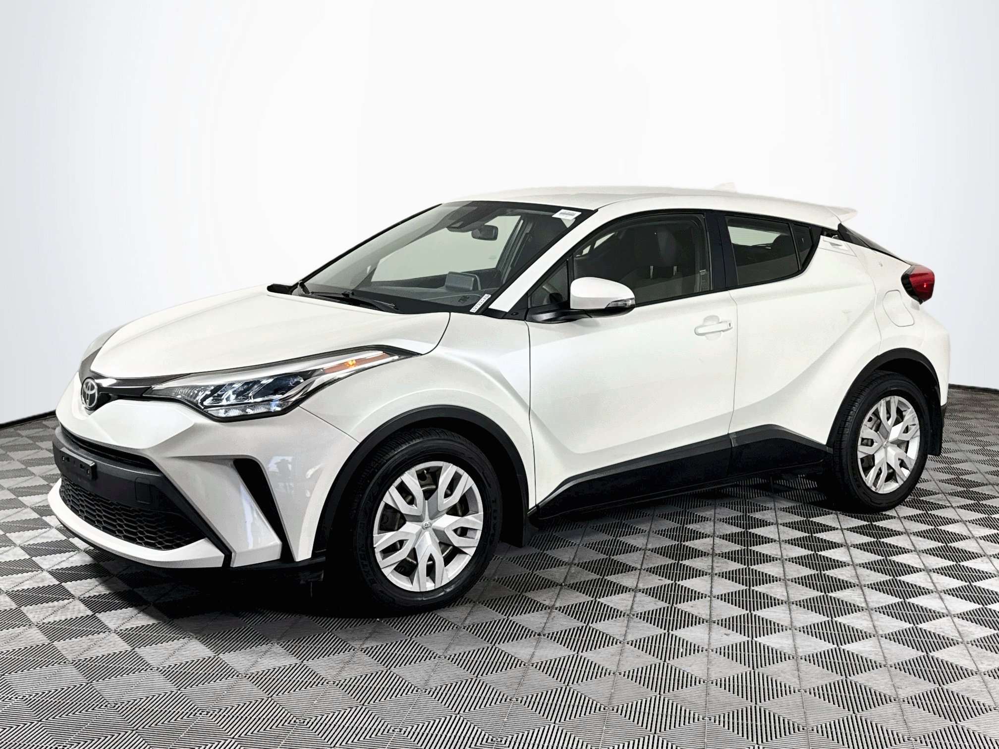 Used 2020 Toyota C-HR LE FWD image 4