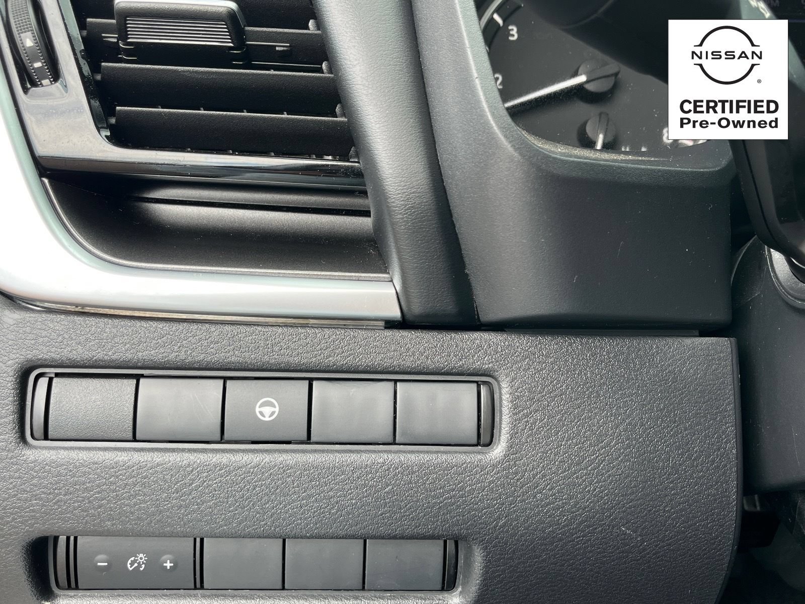 Certified 2023 Nissan Rogue SV FWD image 28