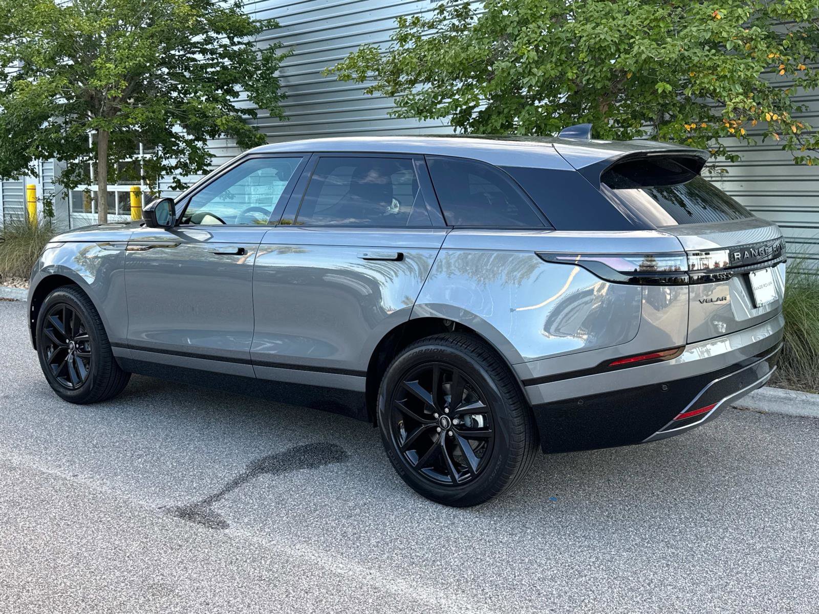 New 2026 Land Rover Range Rover Velar Dynamic SE image 3