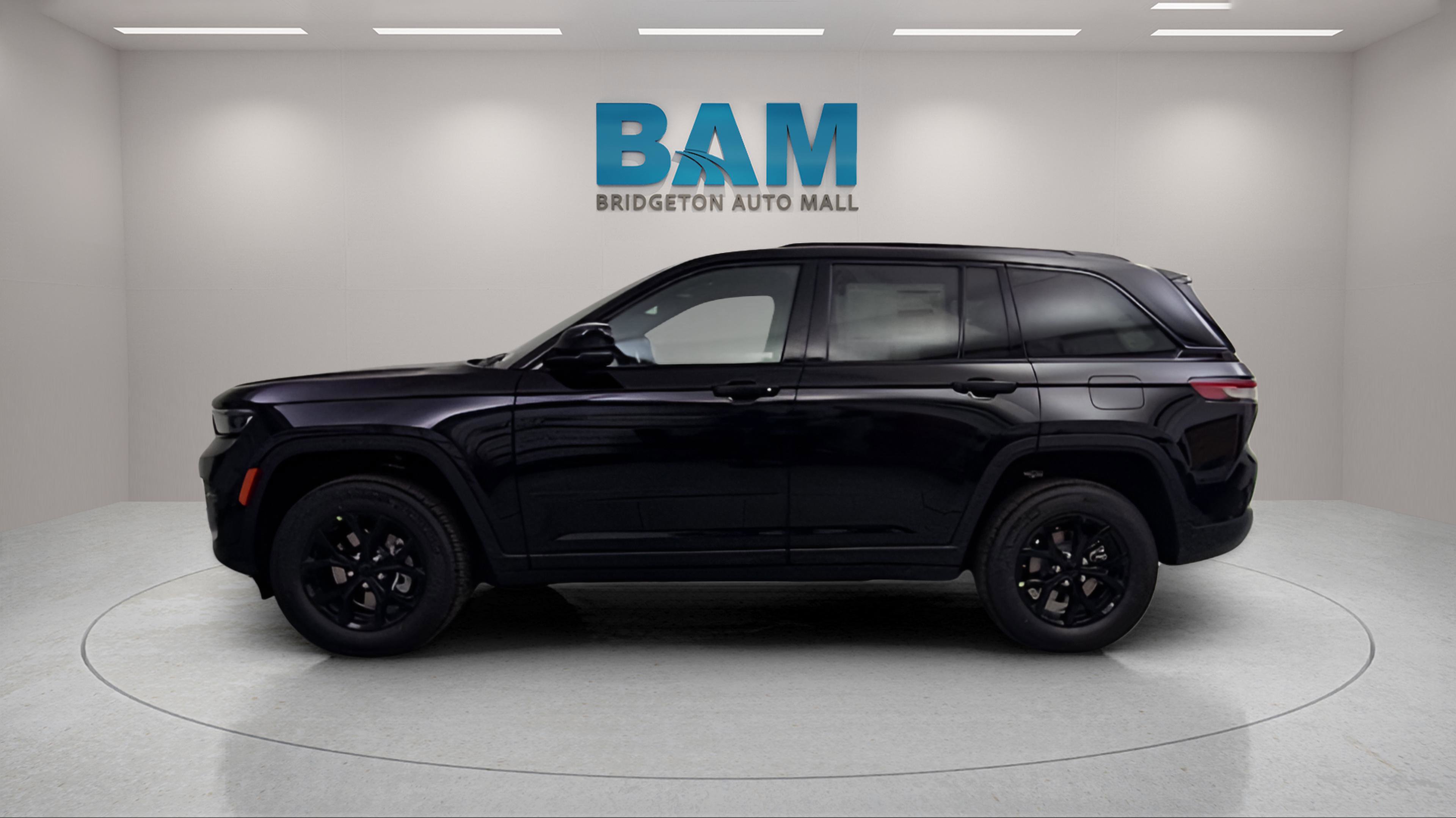 New 2025 Jeep Grand Cherokee Altitude image 4