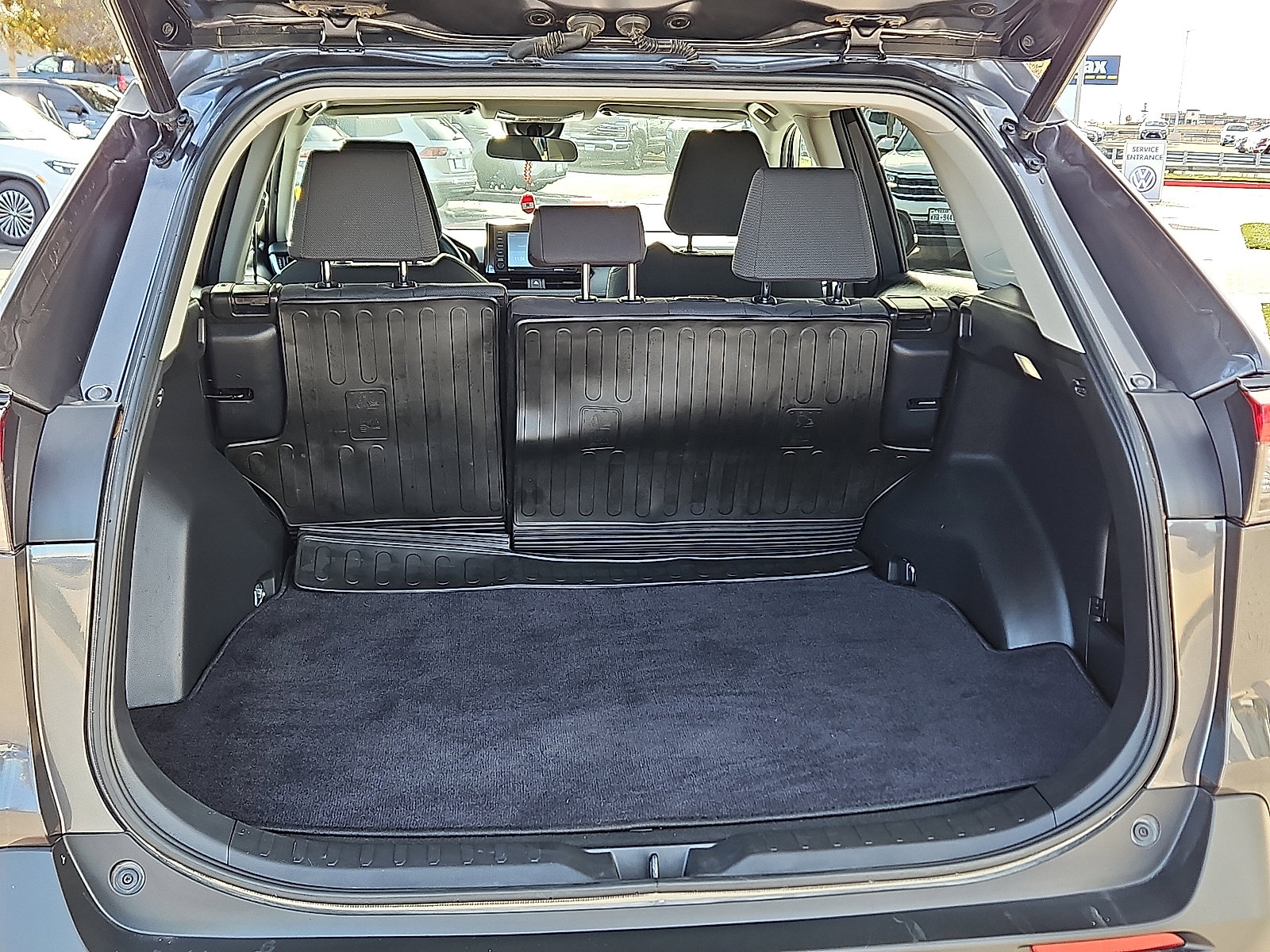 Used 2022 Toyota RAV4 XLE image 6