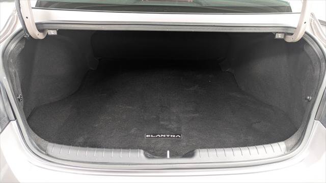 Used 2025 Hyundai Elantra Hybrid FWD image 17