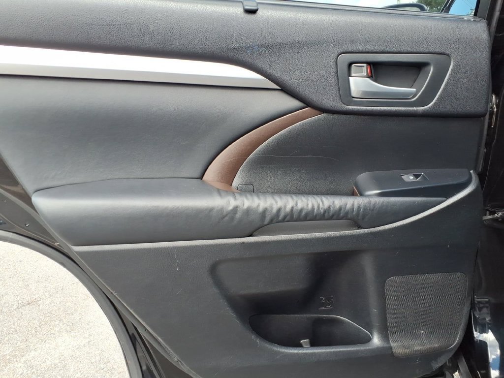 Used 2015 Toyota Highlander XLE FWD image 24