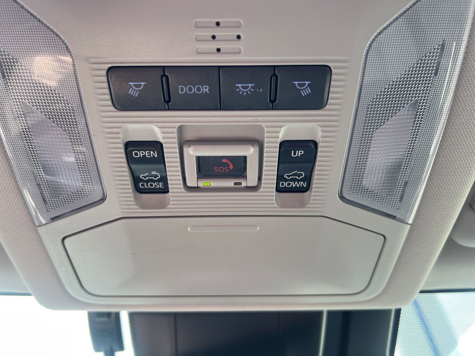 Used 2022 Toyota RAV4 XLE image 38