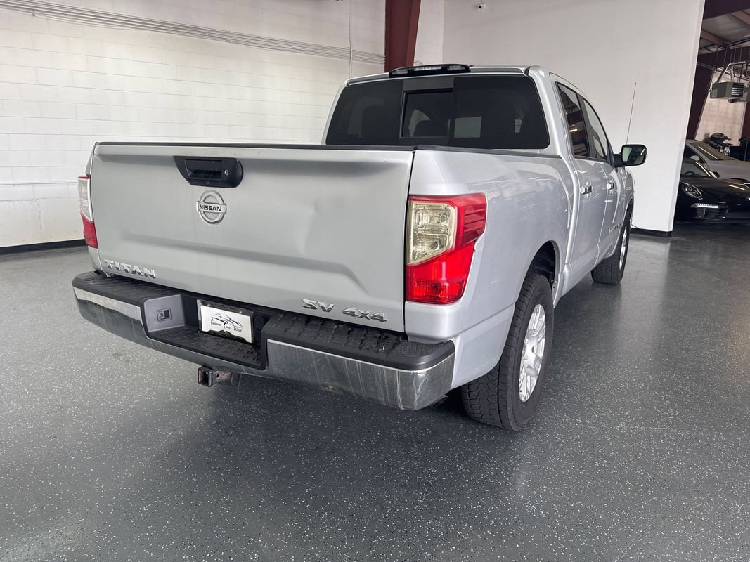 Used 2018 Nissan Titan SV AWD/4WD image 4