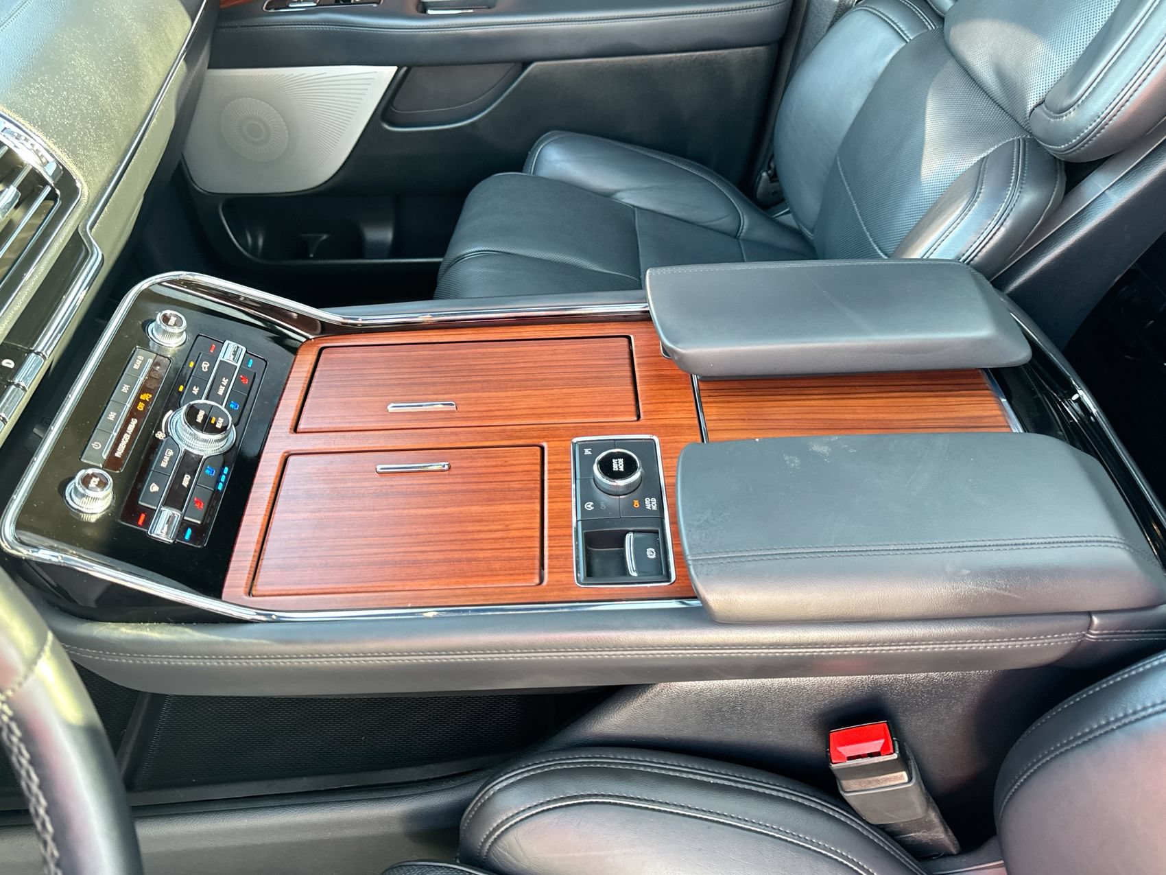 Used 2024 Lincoln Navigator L Reserve w/ Equipment Group 201A AWD/4WD image 21