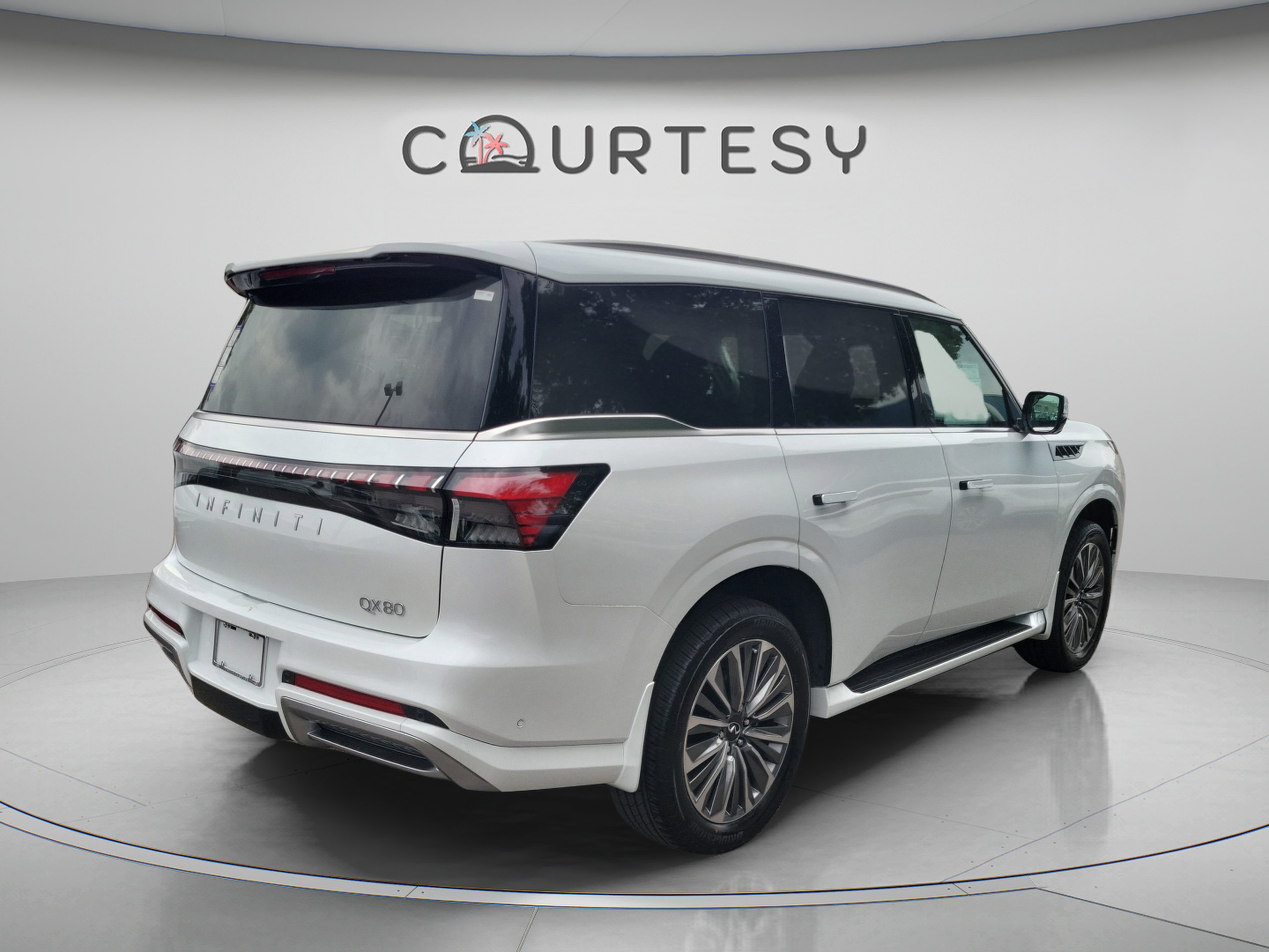 Certified 2026 INFINITI QX80 Luxe w/ Cargo Package AWD/4WD image 3