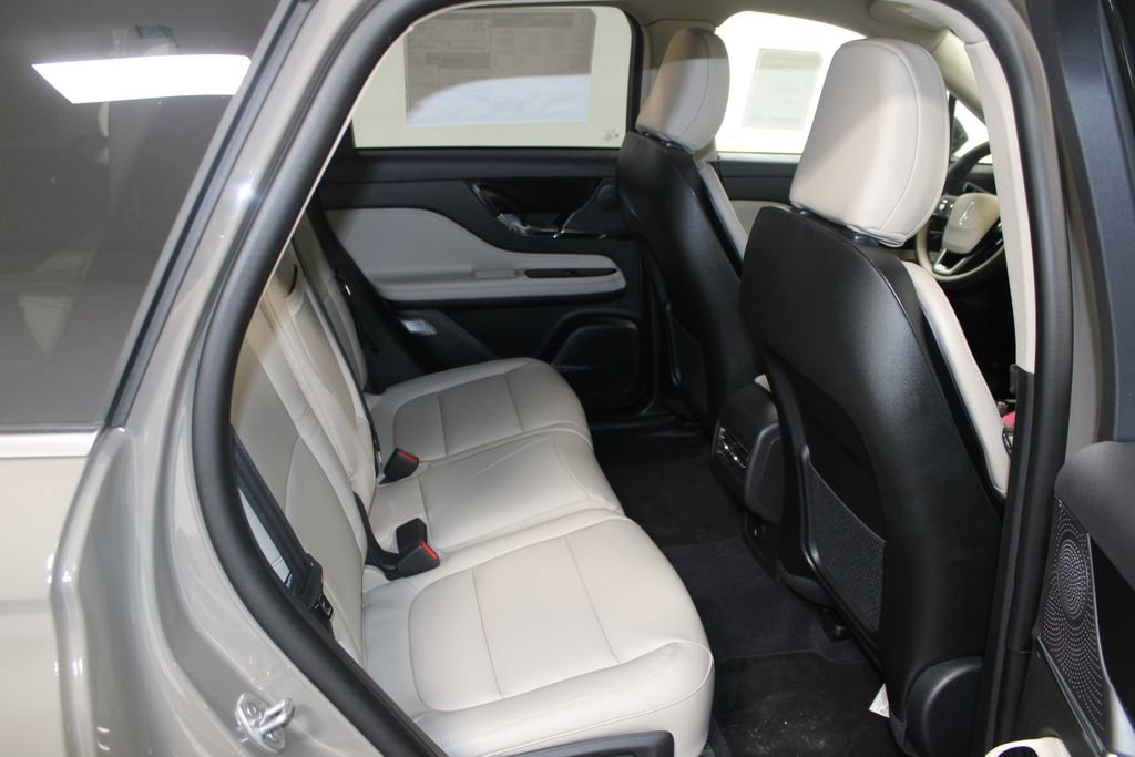 New 2026 Lincoln Corsair Premiere image 31