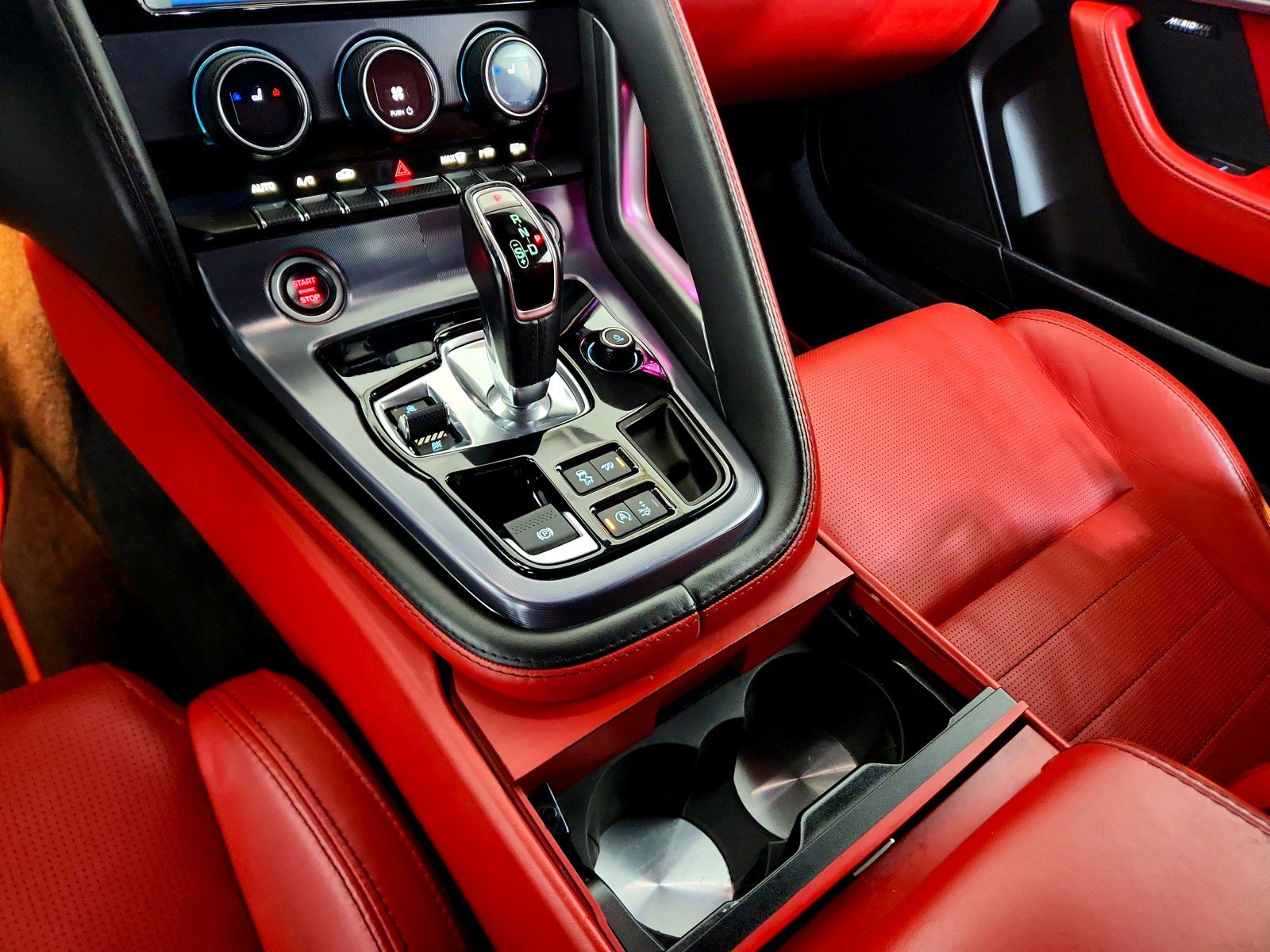 Used 2018 Jaguar F-TYPE R image 19