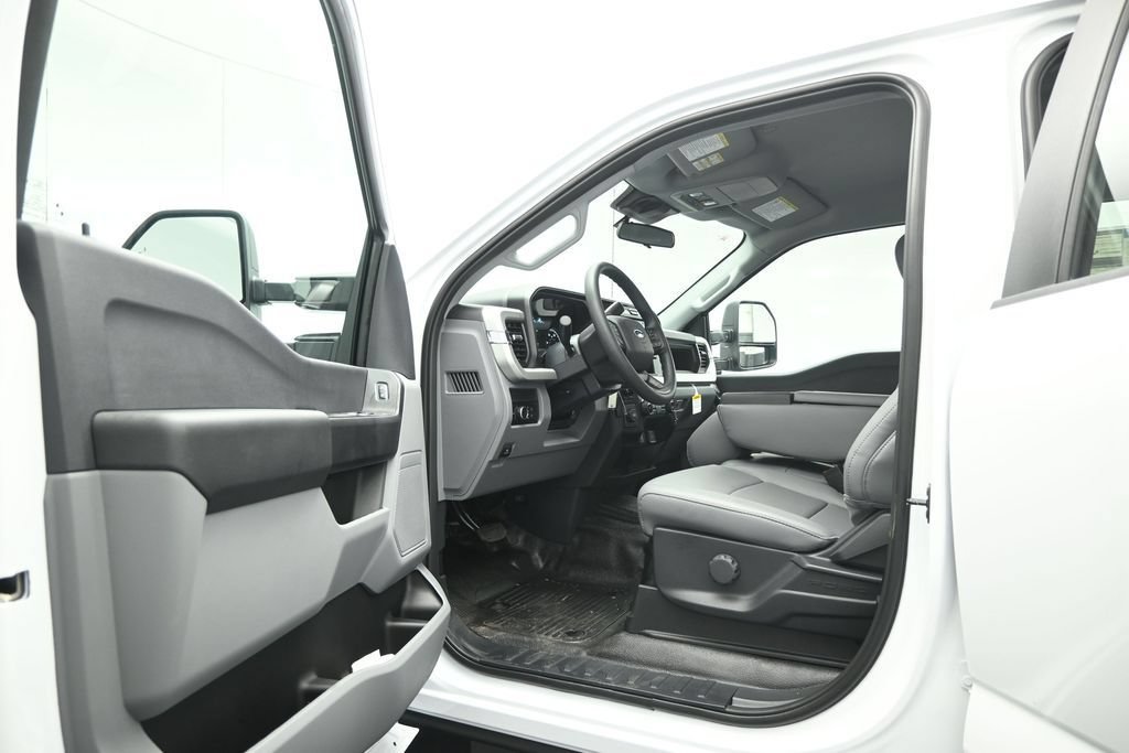 New 2026 Ford F250 XL w/ 360-Degree Camera Package RWD image 6