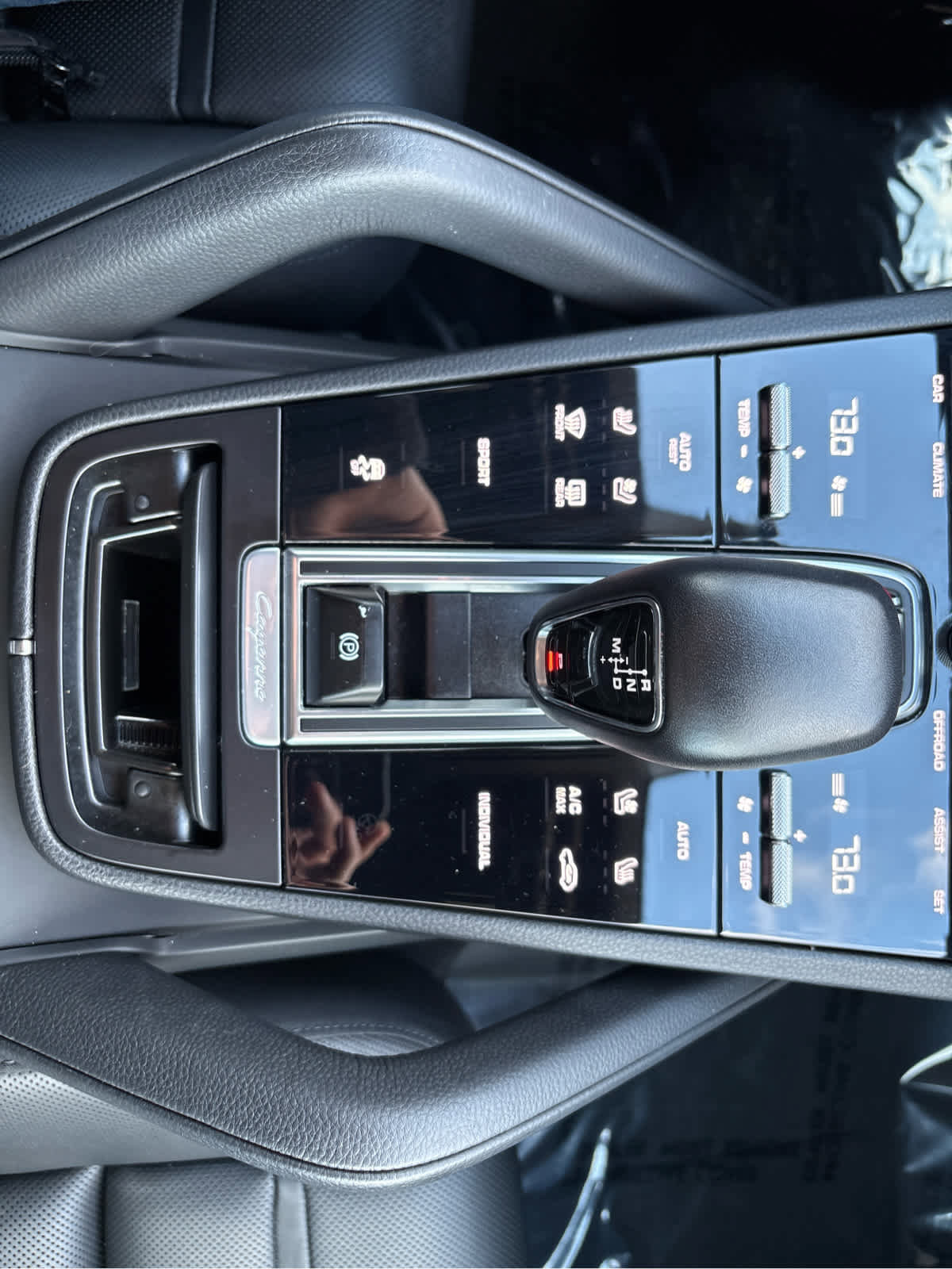 Used 2022 Porsche Cayenne Platinum Edition image 17