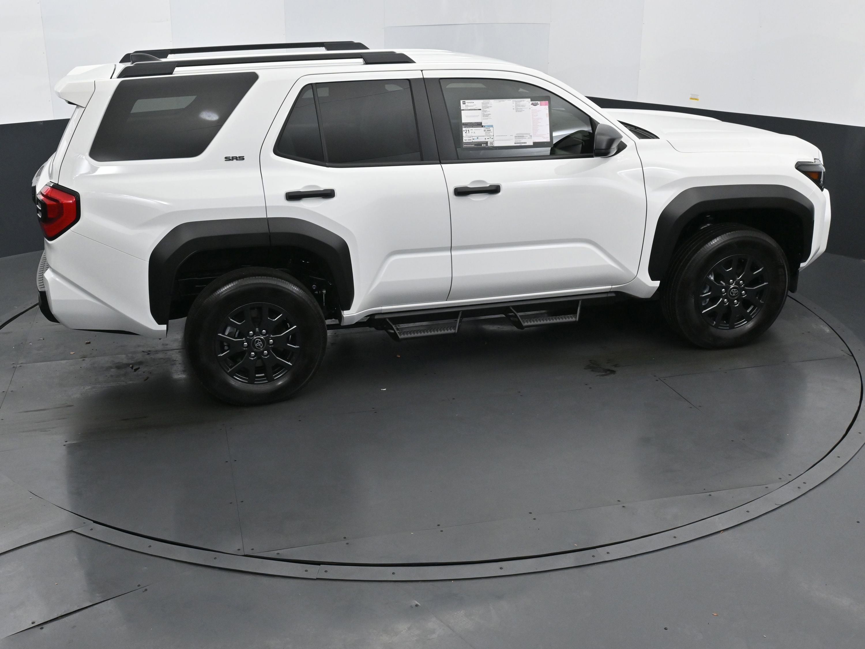 Used 2025 Toyota 4Runner SR5 AWD/4WD image 32